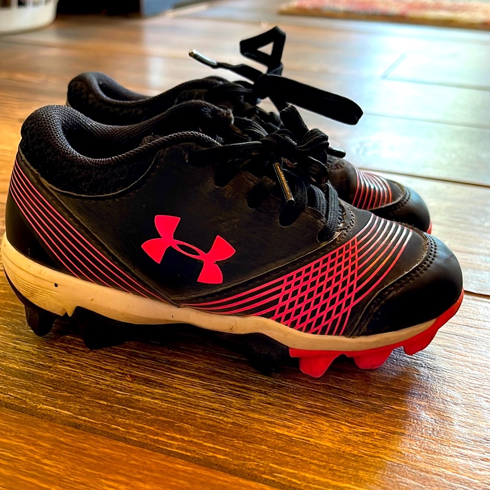 Under armor toddler cleats size 9